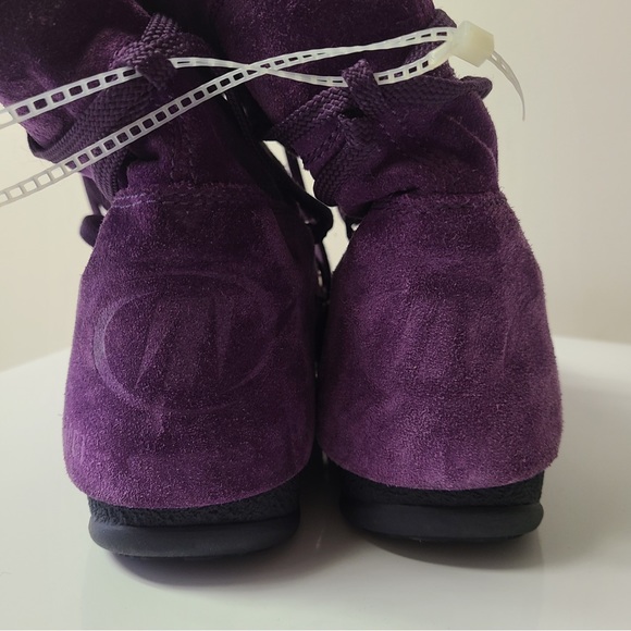 Brand new never worn Iconic MOONBOOT - Picture 3 of 8